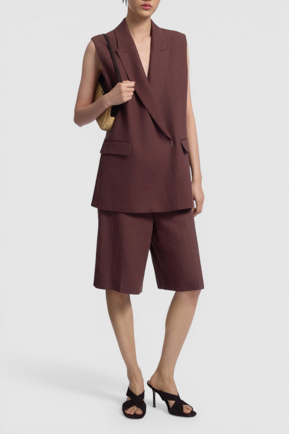 תמונת כל הלוק של מכנסיים מחוייטים פשתן